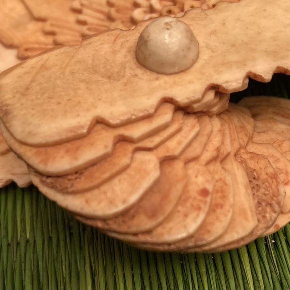 Chinese Crafted Bovine bone Fan - Picture 7 of 14